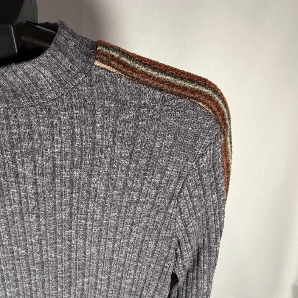 Gray ribbed knit sweater with paisley pattern on sleeves brown striped shoulders